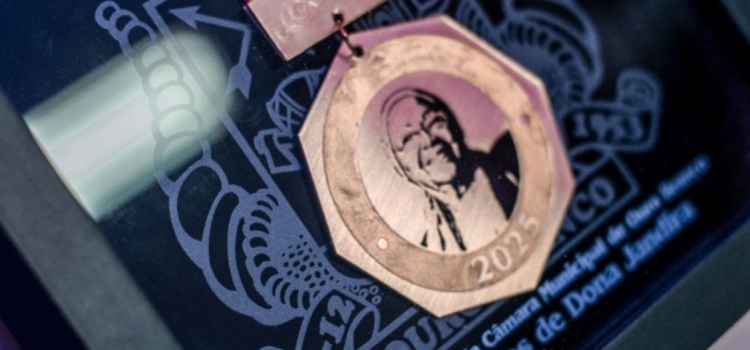 Câmara de Ouro Branco realiza primeira entrega da Medalha Dona Jandira