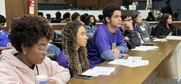 Ouro Branco leva proposta para etapa final do Parlamento Jovem