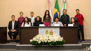 Câmara Mirim 2026: estudantes tomam posse e iniciam jornada de cidadania no Legislativo de Ouro Branco